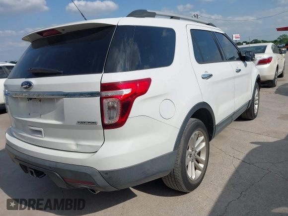 2013 Ford Explorer XLT with VIN 1FM5K7D81DGA33851, listed as a IAAI auction lot 42058840 with 264,577 mi miles. Bid and sale history available at carsss.com. Image 4.