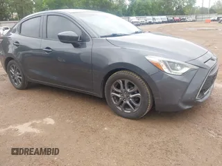 2019 Toyota Yaris L z VIN 3MYDLBYV6KY512523, wystawiony jako IAAI lot #41934690 z przebiegiem 135 984 mil mil oraz . Historia ofert i sprzedaży dostępna na DreamBid. Obrazek 1.