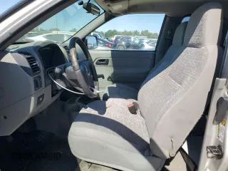 2004 GMC Canyon with VIN 1GTCS198448215507, listed as a Copart auction lot 64125275 with 136,889 mi miles and Clean title. Bid and sale history available at DreamBid. Image 7.
