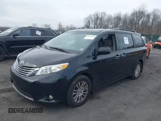 2017 Toyota Sienna XLE Auto Access Seat with VIN 5TDYZ3DC4HS886380, listed as a IAAI auction lot 41819662 with 382,793 mi miles. Bid and sale history available at carsss.com. Image 17.