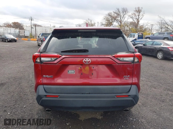 2020 Toyota RAV4 XLE with VIN 2T3P1RFV4LW115588, listed as a IAAI auction lot 40821216 with 60,697 mi miles. Bid and sale history available at carsss.com. Image 16.