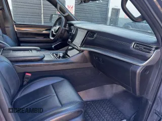2024 Jeep Wagoneer Series II with VIN 1C4SJSBP8RS181555, listed as a Copart auction lot 64525595 with 19,105 mi miles and Clean title. Bid and sale history available at DreamBid. Image 5.
