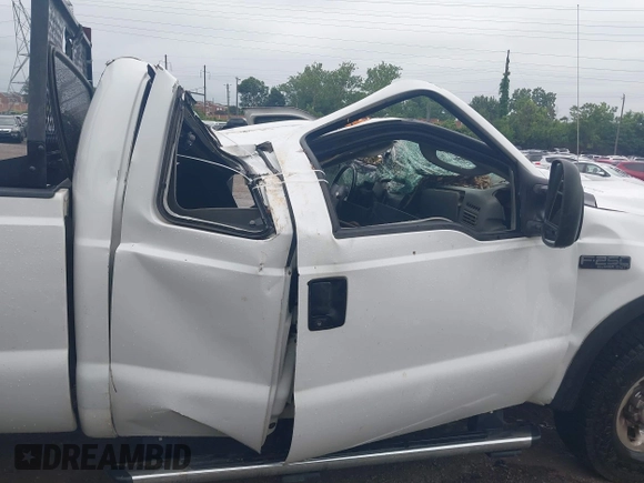 2004 Ford F-250 XL z VIN 1FTNX21L14EA34902, wystawiony jako IAAI lot #42610827 z przebiegiem Nie podano mil oraz . Historia ofert i sprzedaży dostępna na DreamBid. Obrazek 6.