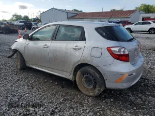 2009 Toyota Matrix S с VIN 2T1LE40E89C003801, выставлен на аукционе Copart как лот 56510195 с пробегом 179 987 миль миль и Списание • Salvage title. История ставок и продаж доступна на DreamBid. Изображение 2.