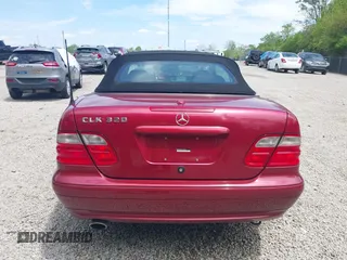 2002 Mercedes-Benz CLK 320/430 z VIN WDBLK65G62T118893, wystawiony jako IAAI lot #42300653 z przebiegiem 93 823 mil mil oraz . Historia ofert i sprzedaży dostępna na DreamBid. Obrazek 16.