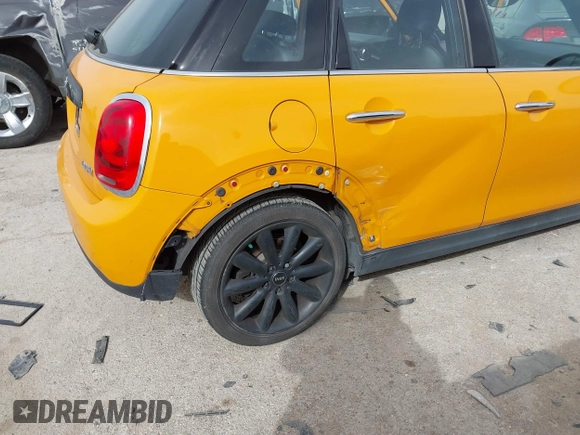 2016 MINI Hardtop 4 Door z VIN WMWXU1C56G2D10006, wystawiony jako IAAI lot #41752731 z przebiegiem 67 844 mil mil oraz . Historia ofert i sprzedaży dostępna na DreamBid. Obrazek 13.