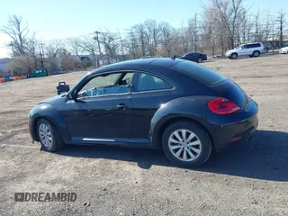 2015 Volkswagen Beetle Fleet Edition z VIN 3VWF17AT6FM645215, wystawiony jako IAAI lot #41906754 z przebiegiem 154 093 mil mil oraz . Historia ofert i sprzedaży dostępna na DreamBid. Obrazek 14.
