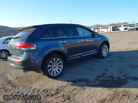 2013 Lincoln MKX with VIN 2LMDJ8JK1DBL28495, listed as a IAAI auction lot 41900565 with 132,511 mi miles. Bid and sale history available at carsss.com. Image 4.