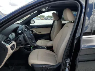 2021 BMW X1 xDrive28i z VIN WBXJG9C08M5T59270, wystawiony jako Copart lot #53894475 z przebiegiem 36 824 mil mil oraz Nie do naprawy • Non repairable. Historia ofert i sprzedaży dostępna na DreamBid. Obrazek 7.