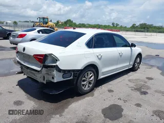2016 Volkswagen Passat S z VIN 1VWAT7A33GC056162, wystawiony jako IAAI lot #42476725 z przebiegiem 88 872 mil mil oraz . Historia ofert i sprzedaży dostępna na DreamBid. Obrazek 4.