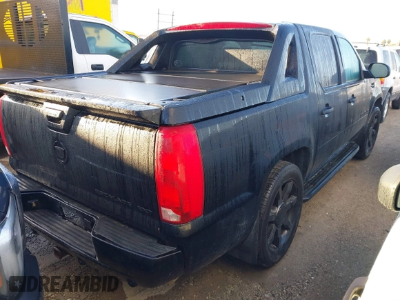 2008 Cadillac Escalade EXT z VIN 3GYFK62808G147107, wystawiony jako IAAI lot #41397796 z przebiegiem Nie podano mil oraz . Historia ofert i sprzedaży dostępna na DreamBid. Obrazek 4.