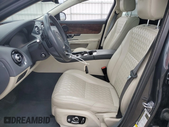 2018 Jaguar XJ Portfolio with VIN SAJWJ2GD9J8W15744, listed as a Copart auction lot 46645935 with 54,185 mi miles and Clean Title. Bid and sale history available at DreamBid. Image 7.