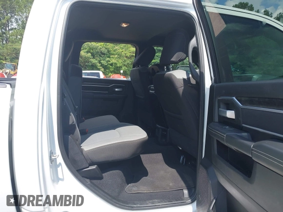 2024 Ram 2500 Big Horn z VIN 3C6UR5DJ4RG354840, wystawiony jako IAAI lot #42509658 z przebiegiem Nie podano mil oraz . Historia ofert i sprzedaży dostępna na DreamBid. Obrazek 8.
