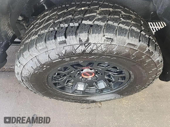2023 Toyota 4Runner TRD Pro z VIN JTELU5JR4P6107986, wystawiony jako IAAI lot #42575841 z przebiegiem 8 950 mil mil oraz . Historia ofert i sprzedaży dostępna na DreamBid. Obrazek 14.