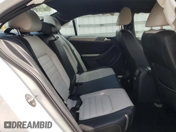 2017 Volkswagen Jetta Sport z VIN 3VWD17AJ6HM354058, wystawiony jako Copart lot #58650755 z przebiegiem 72 089 mil mil oraz Szkoda całkowita • Salvage title. Historia ofert i sprzedaży dostępna na DreamBid. Obrazek 10.