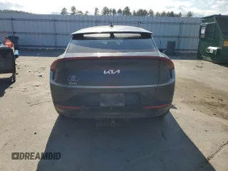 2022 Kia EV6 Wind z VIN KNDC3DLC0N5031485, wystawiony jako Copart lot #54117835 z przebiegiem Nie podano mil oraz Szkoda całkowita • Salvage title. Historia ofert i sprzedaży dostępna na DreamBid. Obrazek 6.