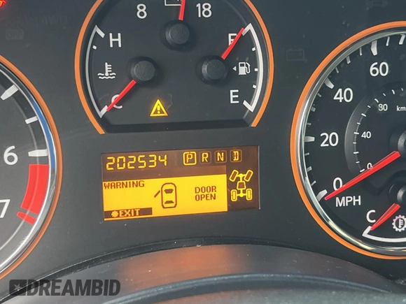 2008 Nissan Armada LE z VIN 5N1BA08C98N609540, wystawiony jako Copart lot #45696745 z przebiegiem 202 534 mil mil oraz Czysty tytuł • Clean title. Historia ofert i sprzedaży dostępna na DreamBid. Obrazek 8.