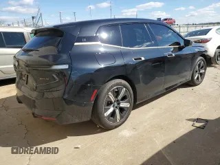 2023 BMW iX xDrive50 z VIN WB523CF04PCL57730, wystawiony jako Copart lot #44370183 z przebiegiem 5038 mil mil oraz . Historia ofert i sprzedaży dostępna na DreamBid. Obrazek 3.