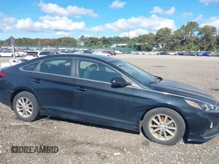 2019 Hyundai Sonata SE with VIN 5NPE24AF8KH755123, listed as a IAAI auction lot 40611551 with Not Provided miles and . Bid and sale history available at carsss.com. Image 13.
