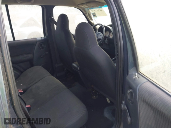 2002 Jeep Liberty Sport with VIN 1J4GL48K32W324864, listed as a IAAI auction lot 41962179 with 147,988 mi miles. Bid and sale history available at carsss.com. Image 8.