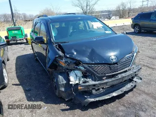 2015 Toyota Sienna SE with VIN 5TDXK3DC4FS581586, listed as a IAAI auction lot 41893274 with 263,577 mi miles. Bid and sale history available at carsss.com. Image 1.