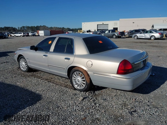 2010 Mercury Grand Marquis LS z VIN 2MEBM7FV2AX635506, wystawiony jako IAAI lot #41597727 z przebiegiem Nie podano mil oraz . Historia ofert i sprzedaży dostępna na DreamBid. Obrazek 3.