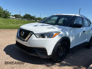 2019 Nissan Kicks S with VIN 3N1CP5CUXKL502608, listed as a Copart auction lot 55879725 with 137,400 mi miles and Clean Title. Bid and sale history available at carsss.com. Image 2.