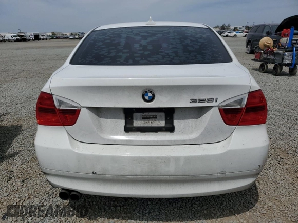 2008 BMW 3 Series 328i z VIN WBAVC53568FZ87064, wystawiony jako Copart lot #56761755 z przebiegiem 197 539 mil mil oraz Szkoda całkowita • Salvage title. Historia ofert i sprzedaży dostępna na DreamBid. Obrazek 6.