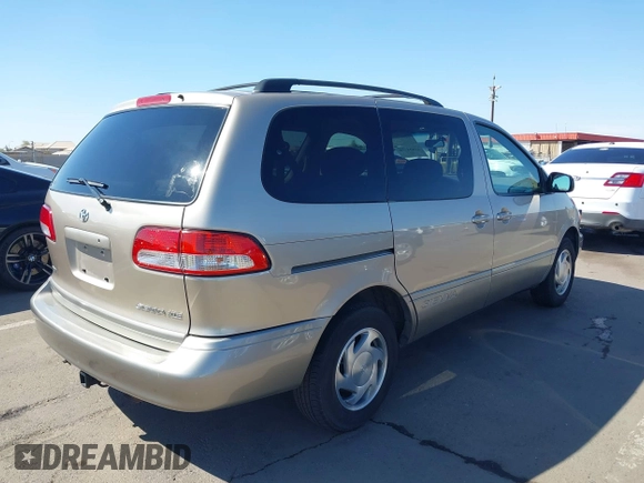 2002 Toyota Sienna LE with VIN 4T3ZF13CX2U500604, listed as a IAAI auction lot 41834778 with 139,668 mi miles. Bid and sale history available at carsss.com. Image 4.