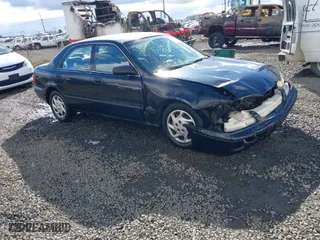 2000 Mazda 626 LX with VIN 1YVGF22CXY5123930, listed as a IAAI auction lot 40712369 with 210,234 mi miles. Bid and sale history available at carsss.com. Image 1.