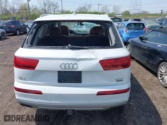 2017 Audi Q7 Premium Plus z VIN WA1LAAF74HD043775, wystawiony jako IAAI lot #42013115 z przebiegiem 68 519 mil mil oraz . Historia ofert i sprzedaży dostępna na DreamBid. Obrazek 16.