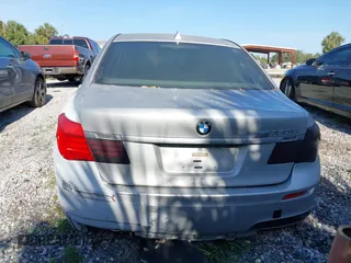 2013 BMW 7 Series 750Li z VIN WBAYE8C50DD133041, wystawiony jako IAAI lot #42280002 z przebiegiem Nie podano mil oraz . Historia ofert i sprzedaży dostępna na DreamBid. Obrazek 17.