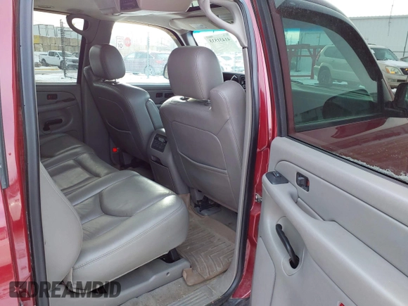 2005 Chevrolet Suburban Z71 with VIN 3GNFK16Z55G210040, listed as a IAAI auction lot 41431533 with 195,819 mi miles. Bid and sale history available at carsss.com. Image 8.