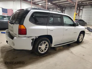 2007 GMC Envoy Denali with VIN 1GKET63M672302913, listed as a Copart auction lot 45098115 with 137,810 mi miles and Salvage Title. Bid and sale history available at carsss.com. Image 3.