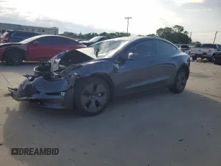 2023 Tesla Model 3 z VIN 5YJ3E1EA9PF470822, wystawiony jako Copart lot #55680095 z przebiegiem 15 391 mil mil oraz Szkoda całkowita • Salvage title. Historia ofert i sprzedaży dostępna na DreamBid. Obrazek 1.