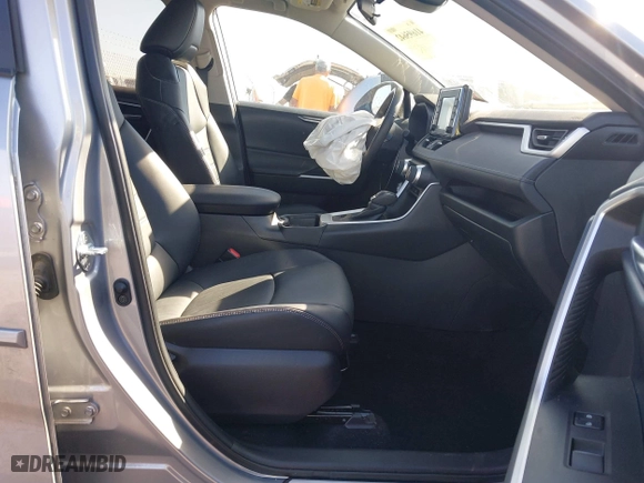 2021 Toyota RAV4 XLE Premium with VIN 2T3C1RFVXMC148497, listed as a IAAI auction lot 41695642 with 36,056 mi miles. Bid and sale history available at carsss.com. Image 5.