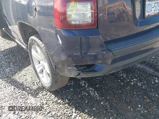 2016 Jeep Compass Latitude with VIN 1C4NJCEA9GD648025, listed as a IAAI auction lot 41558791 with 122,273 mi miles. Bid and sale history available at carsss.com. Image 12.