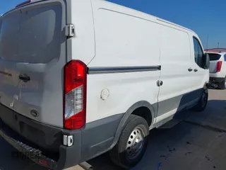2020 Ford Transit Cargo z VIN 1FTBR2Y80LKA19838, wystawiony jako IAAI lot #41648913 z przebiegiem 60 789 mil mil oraz . Historia ofert i sprzedaży dostępna na DreamBid. Obrazek 4.