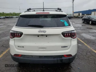 2018 Jeep Compass Latitude z VIN 3C4NJDBB7JT238196, wystawiony jako Copart lot #56500655 z przebiegiem 160 711 mil mil oraz Czysty tytuł • Clean title. Historia ofert i sprzedaży dostępna na DreamBid. Obrazek 6.
