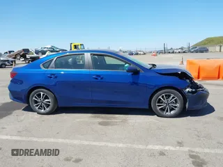 2022 Kia Forte LXS z VIN 3KPF24AD1NE454494, wystawiony jako IAAI lot #42077580 z przebiegiem 53 679 mil mil oraz . Historia ofert i sprzedaży dostępna na DreamBid. Obrazek 13.