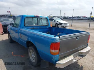 1996 Ford Ranger XL z VIN 1FTCR10A8TUB17436, wystawiony jako IAAI lot #42435214 z przebiegiem 233 796 mil mil oraz . Historia ofert i sprzedaży dostępna na DreamBid. Obrazek 3.