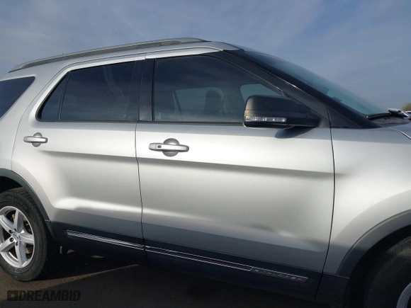 2019 Ford Explorer XLT with VIN 1FM5K7DHXKGA09853, listed as a IAAI auction lot 41597540 with 109,726 mi miles. Bid and sale history available at carsss.com. Image 14.
