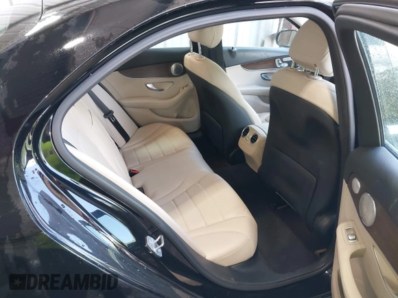 2021 Mercedes-Benz C 300 z VIN W1KWF8EB2MR642843, wystawiony jako IAAI lot #42167645 z przebiegiem 50 435 mil mil oraz . Historia ofert i sprzedaży dostępna na DreamBid. Obrazek 8.