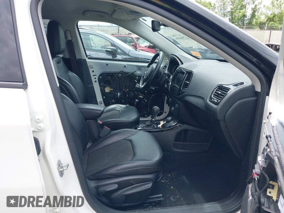 2021 Jeep Compass Altitude with VIN 3C4NJDBBXMT586529, listed as a IAAI auction lot 42296016 with 71,789 mi miles and . Bid and sale history available at DreamBid. Image 5.