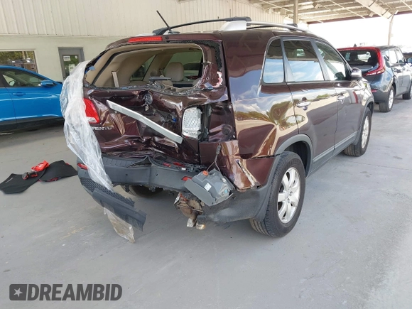 2012 Kia Sorento LX z VIN 5XYKT4A6XCG218424, wystawiony jako IAAI lot #42351646 z przebiegiem 185 016 mil mil oraz . Historia ofert i sprzedaży dostępna na DreamBid. Obrazek 4.