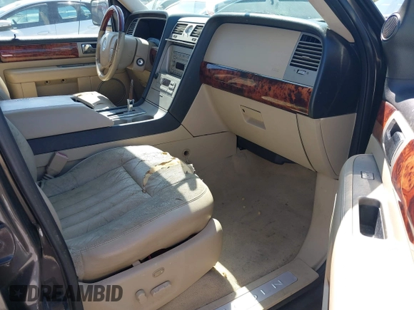 2005 Lincoln Navigator Luxury z VIN 5LMFU27535LJ04900, wystawiony jako IAAI lot #42050316 z przebiegiem 293 904 mil mil oraz . Historia ofert i sprzedaży dostępna na DreamBid. Obrazek 5.