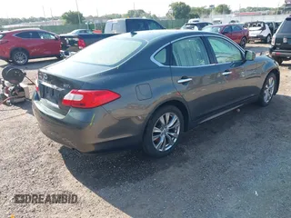 2013 Infiniti M z VIN JN1BY1AR5DM603855, wystawiony jako IAAI lot #42454181 z przebiegiem 130 409 mil mil oraz . Historia ofert i sprzedaży dostępna na DreamBid. Obrazek 4.