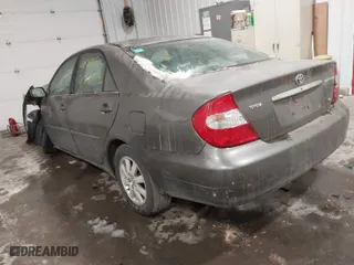 2004 Toyota Camry LE with VIN 4T1BF30K54U578096, listed as a IAAI auction lot 41528597 with 226,027 mi miles. Bid and sale history available at carsss.com. Image 3.