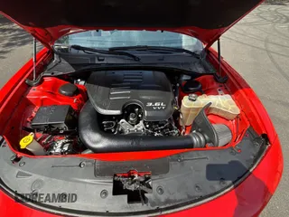 2020 Dodge Charger SXT z VIN 2C3CDXBG1LH121810, wystawiony jako Copart lot #62026425 z przebiegiem 66 439 mil mil oraz Czysty tytuł • Clean title. Historia ofert i sprzedaży dostępna na DreamBid. Obrazek 7.