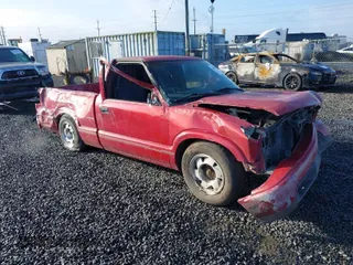 1999 GMC Sonoma with VIN 1GTCS1441XK501097, listed as a IAAI auction lot 41656623 with 162,160 mi miles. Bid and sale history available at carsss.com. Image 1.